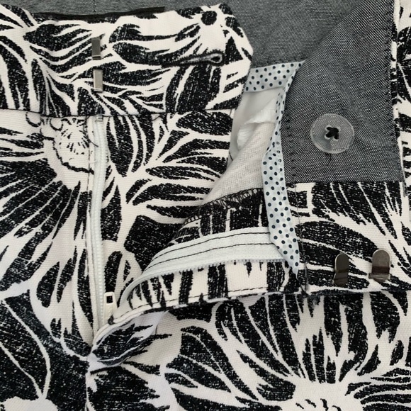 Banana Republic Floral Shorts - Picture 3 of 4